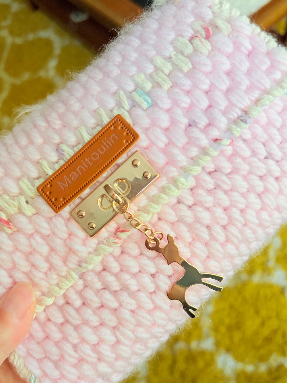 Handmade Soft Pink Crochet Crossbody Bag with Gold Chain - Picture 5 of 5